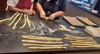Gemeinsames Backen in der Tagespflege